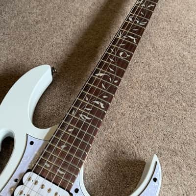 Ibanez JEMJR-BK Steve Vai Signature with Rosewood Fretboard 2022 - Present - Black image 4