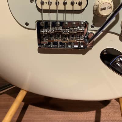 2015 Fender American PRO Standard Stratocaster HSS - Olympic White image 4
