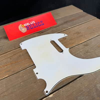 Immagine Real Life Relics White Telecaster® Pickguard 3 Ply 5 Hole With Pickup Screw Holes   [PGAI1] - 2