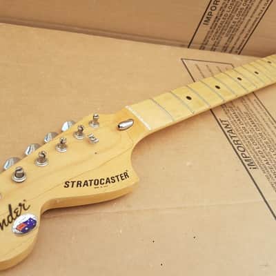 70's FENDER LEFT HAND STRATOCASTER USA MAPLE NECK image 2