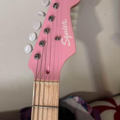 Squier Hello Kitty Stratocaster 2024 - Present - Pink image 3