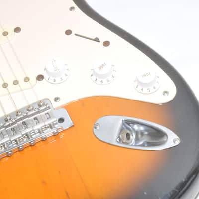 Fender Japan ST57（T）'57 Stratocaster 2-Tone Sunburst Electric Guitar Ref No 7526 image 3