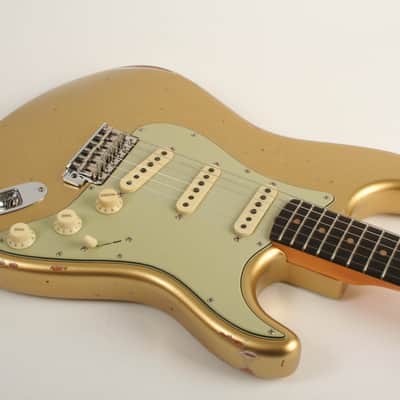 Fender Custom Shop Late 1962 Stratocaster Relic with Closet Classic Hardware Rosewood Fingerboard Aged Aztec Gold CZ577433 image 3