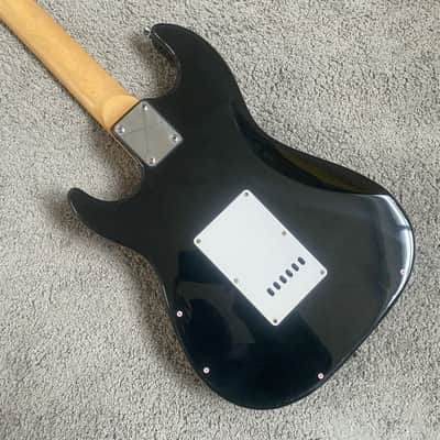 Silvertone Silvertone SSS Electric Guitar, Basswood Body and Maple Neck - Black image 18