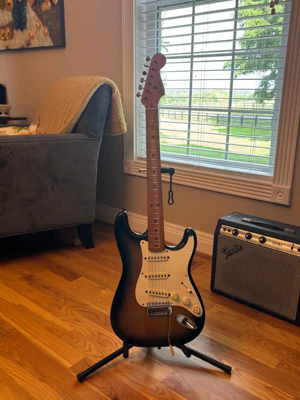 1984 Fender American Vintage '57 - AVRI 1957 Reissue Stratocaster - Sunburst - w/Case image 1