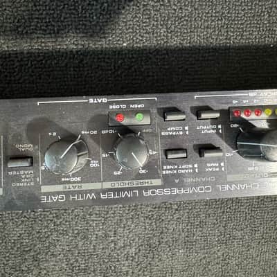 Alesis 3630 Dual-Channel Compressor / Limiter with Gate 1990s - Black image 8