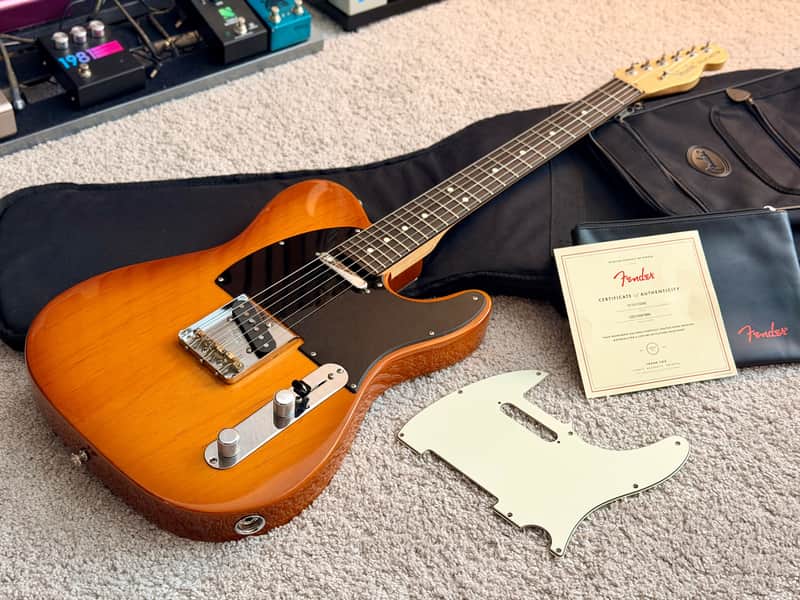 Fender American Performer Telecaster with Dark Rosewood Fretboard - Honeyburst