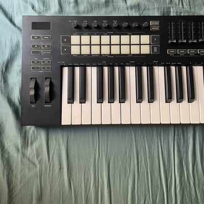Novation Launchkey 61 MKIII MIDI Keyboard Controller 2020 - Present - Black image 4