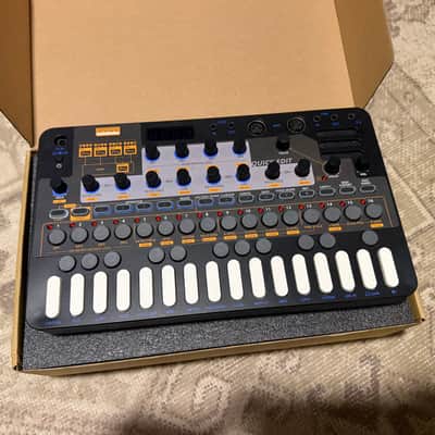 Sonicware Liven XFM 27-Key Multi-Track FM Synthesizer Groovebox 2021 - Present - Black / Blue image 3