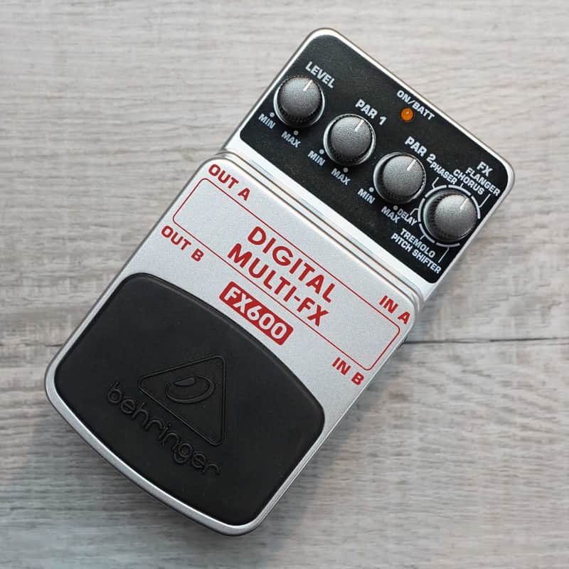 Pedal de Efeito Behringer Digital Multi-FX FX600