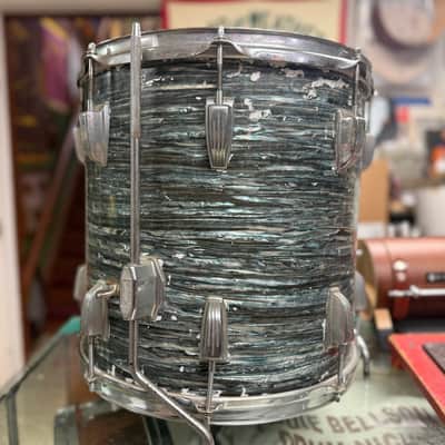 1960s Ludwig 14x14 Floor Tom in Oyster Blue Pearl image 2
