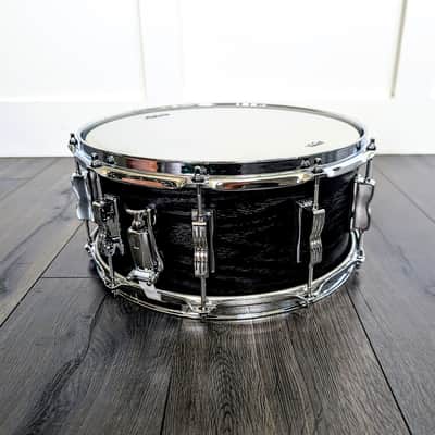 **BRAND NEW** Ludwig 14" x 6.5" Keystone X (Classic Oak) 5 Ply Maple/Oak Hybrid Standard Snare Drum Black Night Oak Color 10 Lug New Old Stock NOS Made in the USA image 3