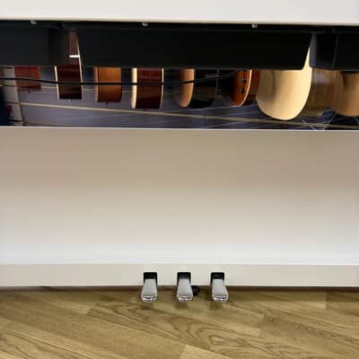 Yamaha YDPS35 Digital Piano, Stool & Headphones - White, Second Hand image 7