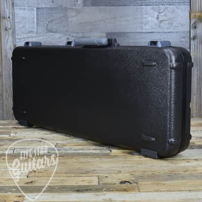 Pre-Owned Fender Deluxe Molded TSA Case image 2