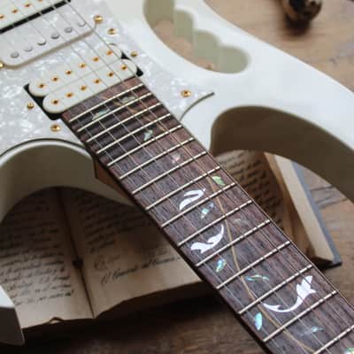 IBANEZ  "JEM7V White (F0713097) with her papers and original Hardcase" 3, 59 KG image 3