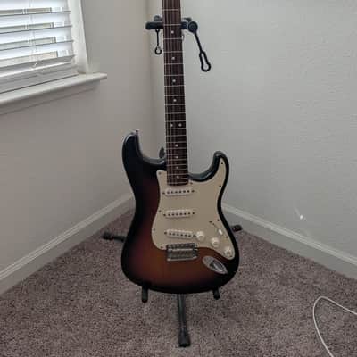Fender Highway One Stratocaster with Maple Fretboard 2006 - 2011 - 3-Color Sunburst image 1