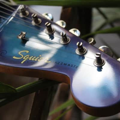 SQUIER "FSR Classic Vibe™ '60s Jazzmaster®, Laurel Fingerboard, White Pearloid Pickguard, Matching Headstock, Competition Burgundy", 3, 57 KG image 6