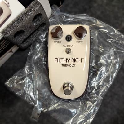 Danelectro Billionaire Filthy Rich Tremolo 2010s - Cream/Black image 4