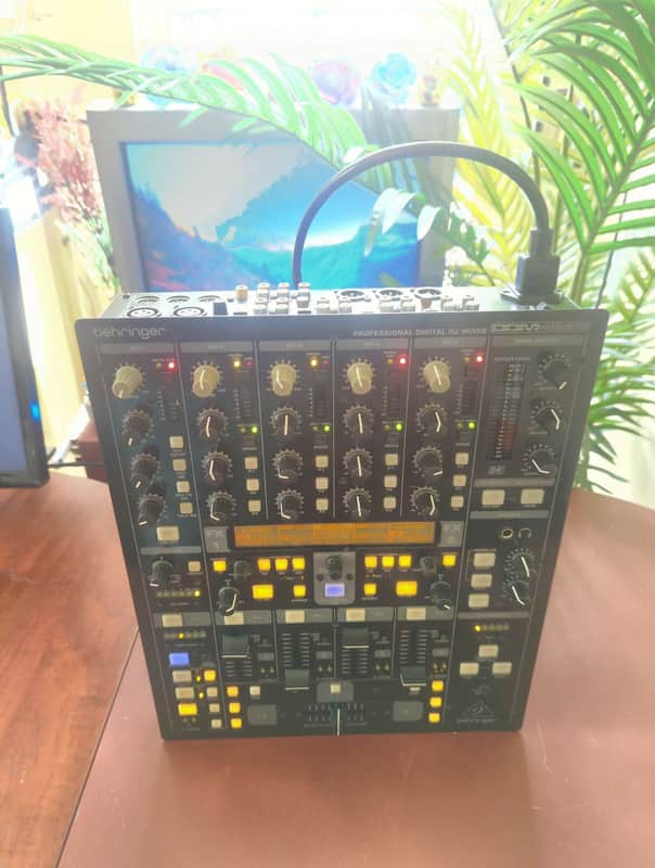 Behringer DDM4000 Pro 5-Channel DJ Mixer w. Sampler & 4x Effects Engines image 1