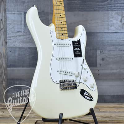 Mint Fender Vintera III Late 60s Stratocaster - Olympic White with Gigbag image 10
