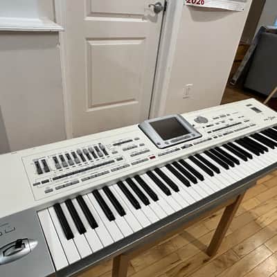 Korg Pa2X Pro 76-Key Professional Arranger Keyboard 2000s - Silver image 1