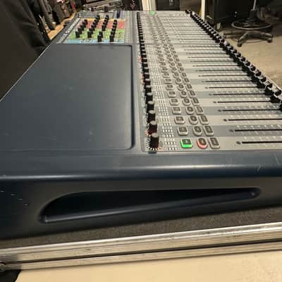 32 Channel Soundcraft Si Expression Digital Mixer - Blue image 6
