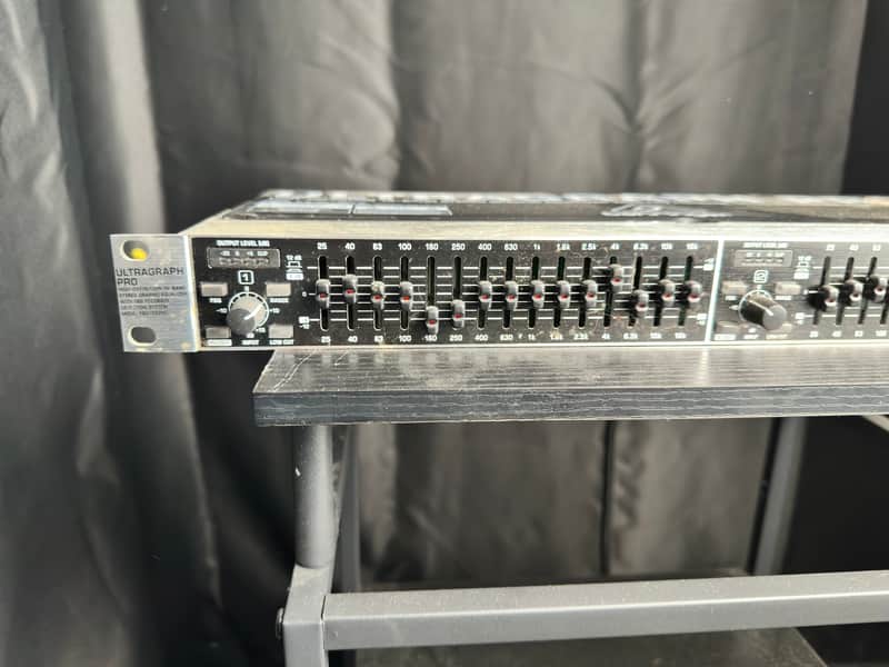 Behringer Ultragraph Pro FBQ1502HD 15-Band Stereo Graphic EQ image 1