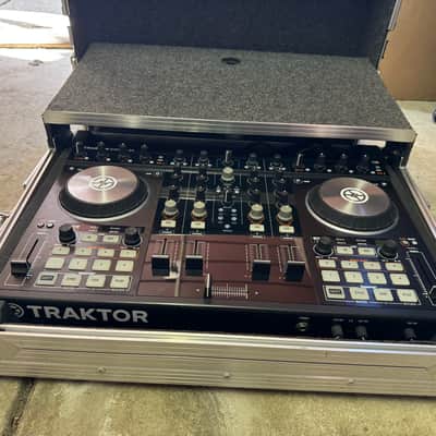 Native Instruments Traktor Kontrol S4 MkII 4-Deck DJ Controller + Flight Case image 5