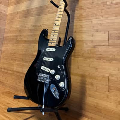 Fender FSR Special Edition Standard Stratocaster with Maple Fretboard 2018 - Black image 5