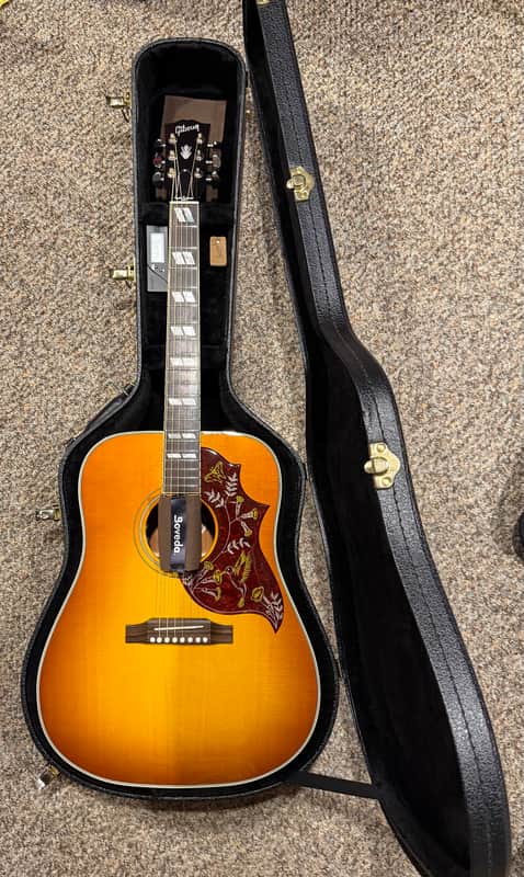 2017 Gibson Hummingbird Standard - Impeccably maintained / case queen