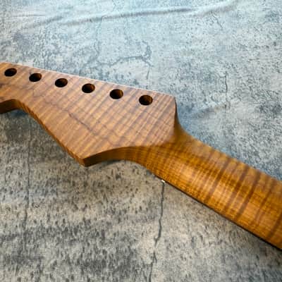 BMC Guitar 5AAAAA FLAME MAPLE Neck Strat® Stratocaster® 22 Fret Roasted With Rosewood Fingerboard Nitro Lacquer 9.5 Radius  STFRM5A #6 image 8