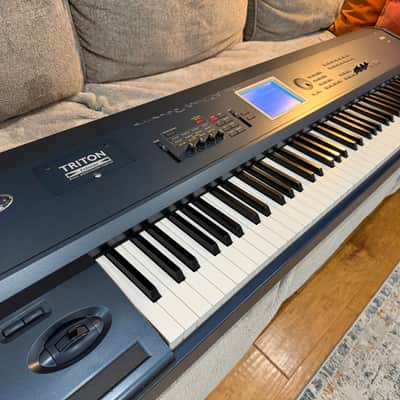 Korg Triton EXTREME 88 key Synthesizer + Awesome + FAST-SAFE-SHIPPING