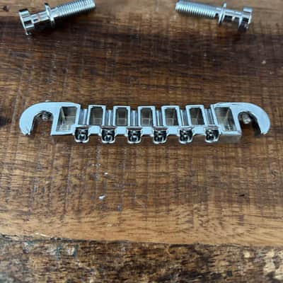 Gibson OEM Compensated Wraptail Tailpiece w/ Studs imagen 2