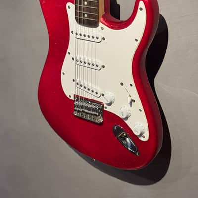 Squier FSR Bullet Stratocaster 2021 - Red Sparkle image 2