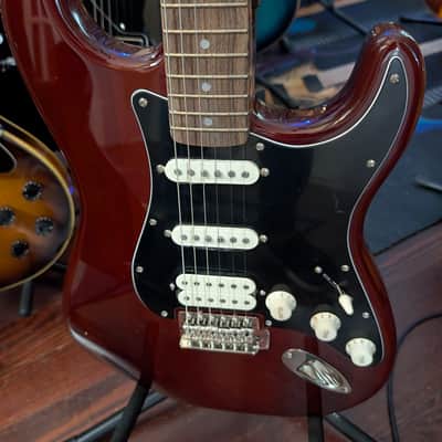 Immagine Squier Classic Vibe '70s Stratocaster HSS Electric Guitar- Walnut - 3