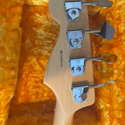 Fender American Standard Jazz Bass with Maple Fretboard 2008 - 2016 - Black image 3