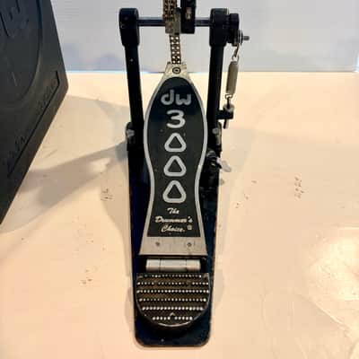 DW 3000 Series Single Bass Drum Pedal DWCP3000 Dual Chain with Hard Case. Note: Case does not latch on. image 5