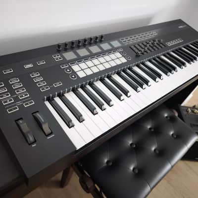 Novation ReMOTE 61 SL MKIII MIDI Controller 2018 - Present - Black image 3
