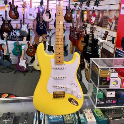 Fender Custom Shop Limited Edition 1954 Hardtail Stratocaster® DLX Closet Classic, 1-Piece Quartersawn Maple Neck Fingerboard - Faded Aged Canary Yellow image 5