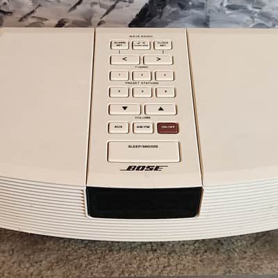 Bose Bose AWR1-1W is an AM/FM stereo clock radio 90s - White image 3