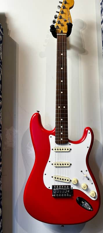 Fender Standard Stratocaster with Rosewood Fretboard 1998 - 2005 - Matte Red image 1