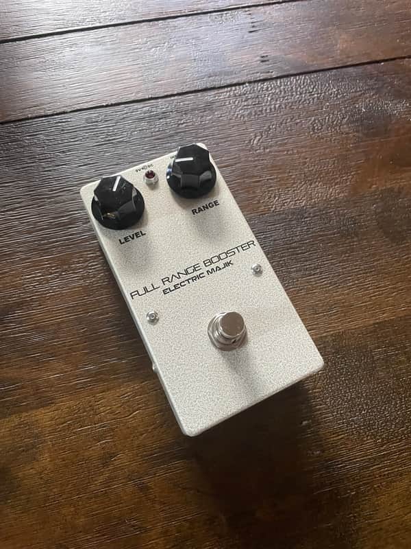 Lumpy's Tone Shop Electric Majik Full Range Booster - White image 1