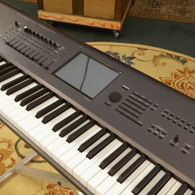 Korg Kronos 73 with Gator case image 4