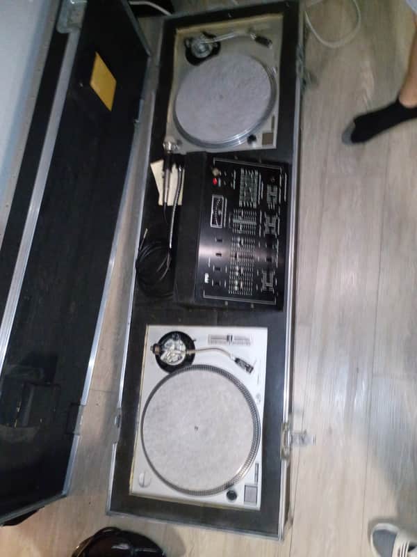 Technics SL-1200MK2 Turntables 1980 - Coffin case image 1