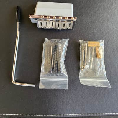 Fender 099-2050-000 American Series Stratocaster Tremolo Bridge Assembly 2010s - Chrome image 3