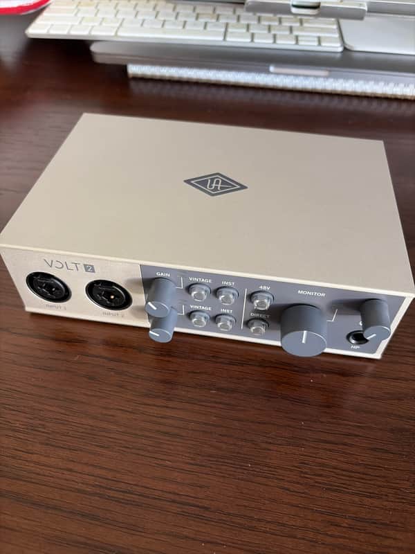 UA Audio Volt 2 - White image 1