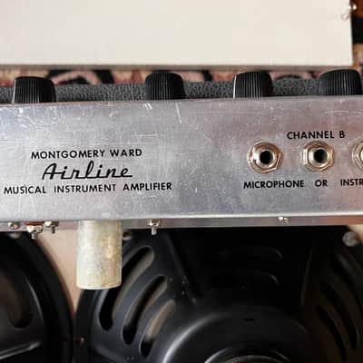 Airline 9005 Tube Amp Danelectro 2 x 12” 1960 image 9