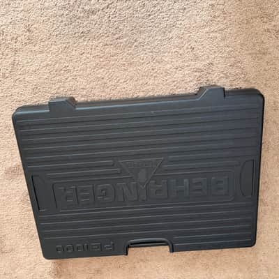 Behringer PB1000 Powered Pedalboard 2010s - Standard image 3
