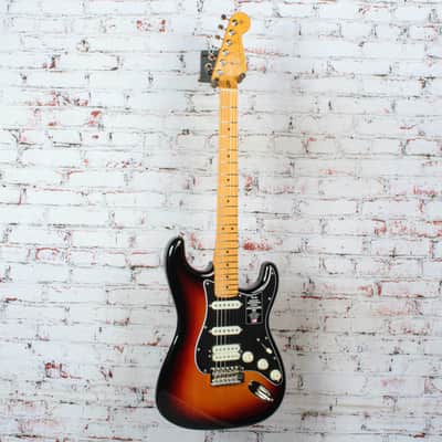 Fender - American Professional Classic Stratocaster - Electric Guitar - HSS - Maple Fingerboard - 3-Color Sunburst - w/ Deluxe Gigbag image 4