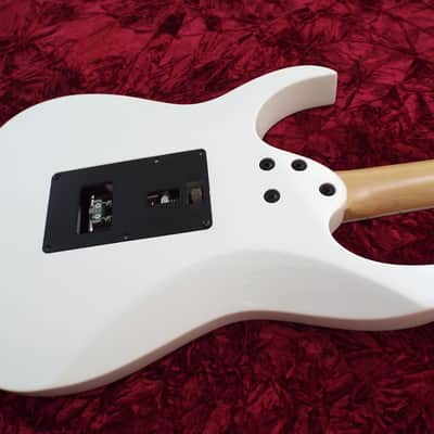 Details about  Ibanez Rg 350 White Body Sharktooth Neck RG350 Edge Zero Bridge Guitar image 9